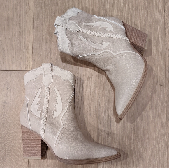 Women's Cream Western Ankle Boots - Picture 1 of 16